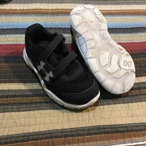 Under Armour tennis shoes Sz 7C VGUC